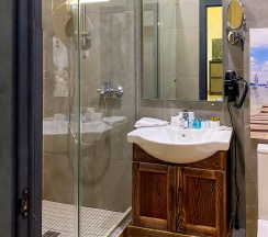 Большой семейный люкс с панорамным видом на Уральские горы в Business Residence
