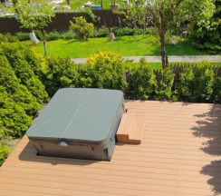 Семейный коттедж с балконом и с красивым видом из окна в Калайчев двор