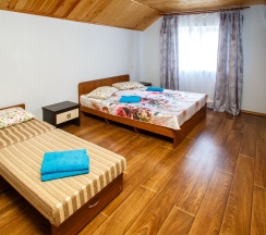 Трехместный номер с двуспальной и односпальной кроватями в Сочи Олимпийский парк Сириус