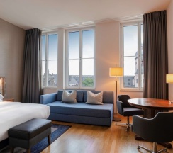 Двухместный номер с видом на Кёльнский собор Deluxe двуспальная кровать в Hilton Cologne