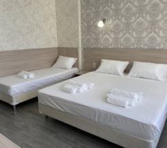 Трёхместный номер Comfort с балконом и с красивым видом из окна в Amare