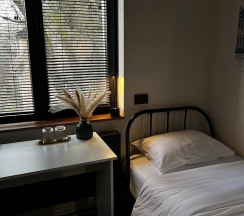 Кровать в 3-местном общем женском номере в Прусс