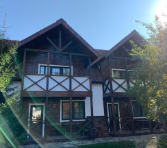 Семейный коттедж с красивым видом из окна в Фонград