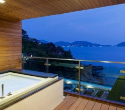 Двухместный люкс с видом на море двуспальная кровать в Отель Zenmaya Oceanfront Phuket, Trademark Collection by Wyndham