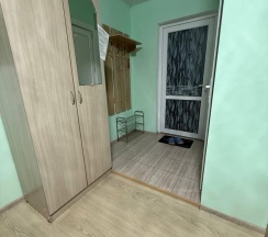 Комната стандарт с 2 односпальными и 1 двуспальной кроватью №2 в Алешкина мечта