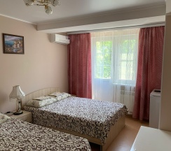 Трехместный номер с двуспальной и односпальной кроватью в Танго