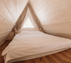 Шале в форме треугольника в Таналтай