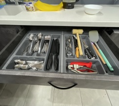 Коттедж с 4 комнатами с красивым видом из окна в Черный дом
