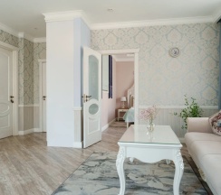 Двухместный люкс Provence №30 с 2 комнатами с балконом и с видом на парк двуспальная кровать в Лель