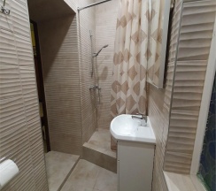 Кровать в 8-местном общем номере в Гостевой дом