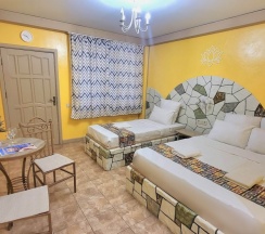 Трёхместный семейный номер Superior с балконом и с красивым видом из окна в Casa Del Sol
