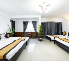 Кровать в общем номере в Casablanca Hotel