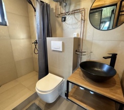 Четырёхместный коттедж с красивым видом из окна в Болото