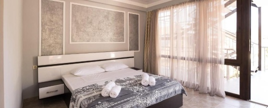 Двухместный номер Superior с балконом и с видом на горы двуспальная кровать в Дея