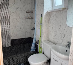 Комната стандарт с 2 односпальными и 1 двуспальной кроватью №1 в Алешкина мечта