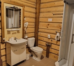 Двухместный номер с раздельными кроватями в деревянном коттедже в Колыба