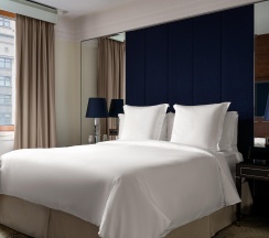Номер Премьер Кинг в Four Seasons Hotel Moscow