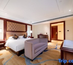 Номер Luxury в Phoenix Hotel