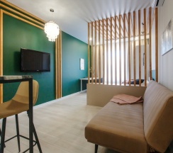 улучш. апартаменты 37 м с кроватью и диваном (центр, ул. Сакко, 24, "Vivaldi"), 419 в Viva aparts