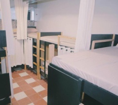 Кровать в общем номере в Bunks Hostel