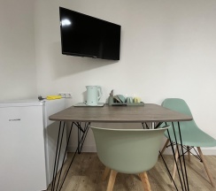 Номер эконом с 1 односпальной и 1 двуспальной кроватью (мансарда) в Домино