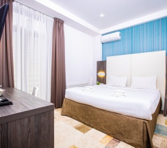 Делюкс с кроватью KING SIZE и балконом  для 2 гостей в Мио