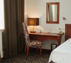 Бизнес класс комфортный с двумя кроватями или одной двуспальной кроватью и креслом-кроватью в Бенефит Плаза