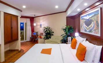 Двухместная Studio Suite двуспальная кровать в Pacific Club Resort