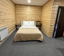 Семейные апартаменты с балконом и с красивым видом из окна в Лола