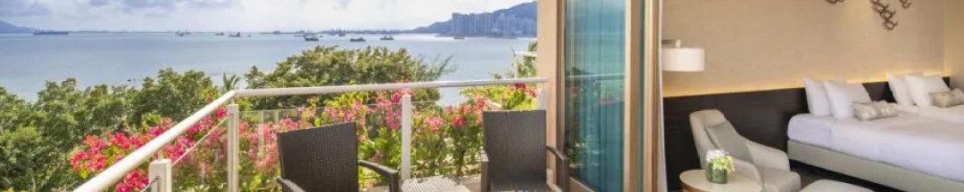 Двухместный номер Premier с балконом и с видом на море двуспальная кровать в Hong Kong Gold Coast Hotel