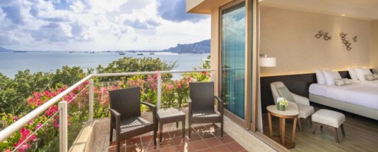 Двухместный номер Premier с балконом и с видом на море 2 отдельные кровати в Hong Kong Gold Coast Hotel