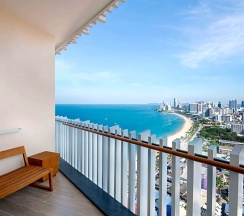 Двухместный семейный Ocean Suite двуспальная кровать в Hilton Pattaya