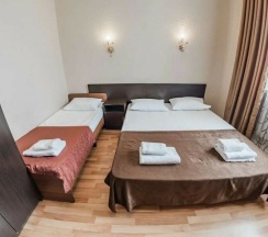 Трехместный номер с балконом в SunCityHotels