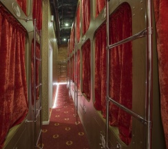 верхняя капсула в Nevsky Capsule Hotel