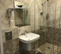 Улучшенный Семейный Номер в Артик