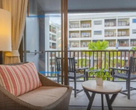 Двухместный номер Deluxe с видом на бассейн (двуспальная кровать) в Deevana Plaza Phuket