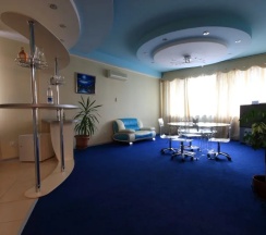 Люкс с балконом в Golden Dragon Hotel & Spa