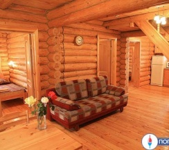 Коттедж с балконом и с красивым видом из окна в Поплавок на Ахтубе