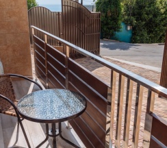 Двухместный номер Standard с балконом двуспальная кровать в L-hotel