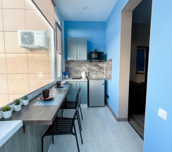 Номер люкс семейный с 1 односпальной и 1 двуспальной кроватью в Pallada