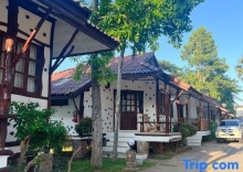 Двухместный коттедж с видом на сад двуспальная кровать в Talkoo Beach Resort Khanom