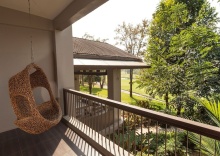 Трёхместный номер Standard с балконом в Chatrium Golf Resort Soi Dao Chanthaburi