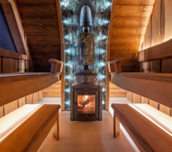 Семейный коттедж с красивым видом из окна в Абракадабра