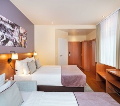 Двухместный семейный номер Standard двуспальная кровать в Leonardo Hotel Salzburg City Center
