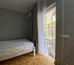 Четырехместный двухкомнатный номер на 1 этаже в Ярд