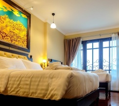Трёхместный номер Classic с балконом в Siri Heritage Bangkok Hotel