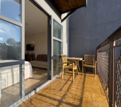 Четырёхместный Сьют c 1 комнатой с балконом и с видом на море в Aimara