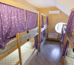Кровать в общем номере (женский номер) в Чердак