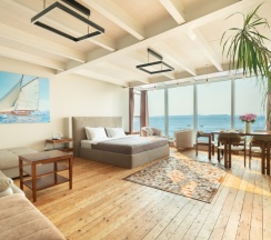 Sea view apartments - Family suite (Ванна с панорамным видом на море и камин. Размещение до 5 гостей), Станюковича 48/5 в Vvo apartments group