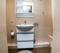 25 - Двухместный номер с террасой и боковым видом на море в Азов Инн